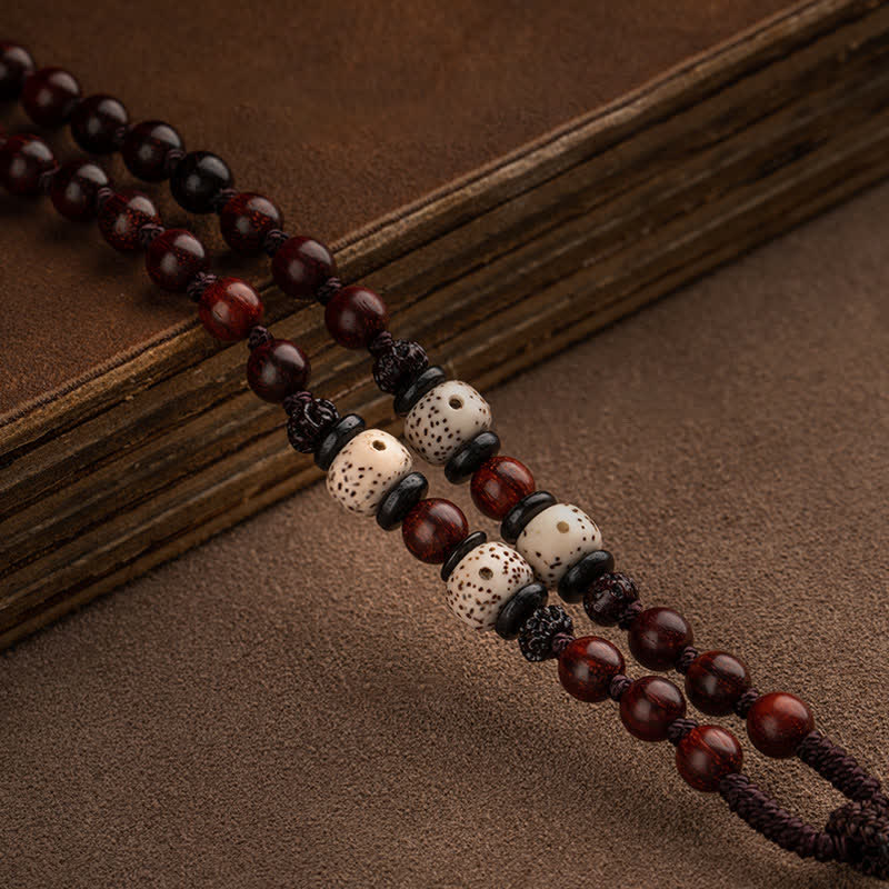 Collier de protection du zodiaque chinois en bois de santal rouge à petites feuilles