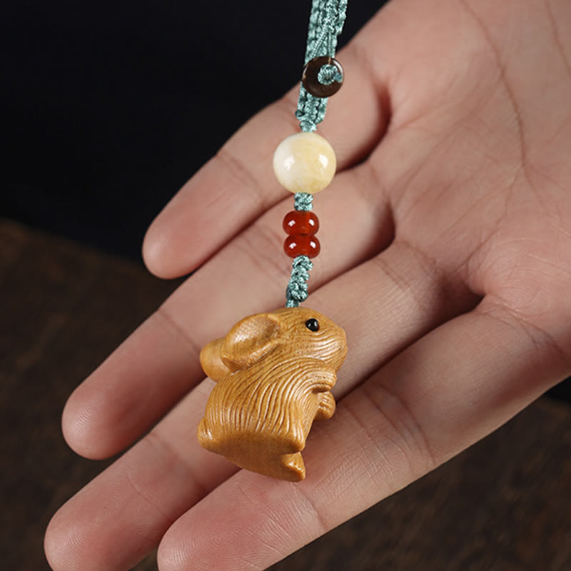 Porte-clés porte-bonheur lapin en bois de santal rouge à petites feuilles | Breloque de protection