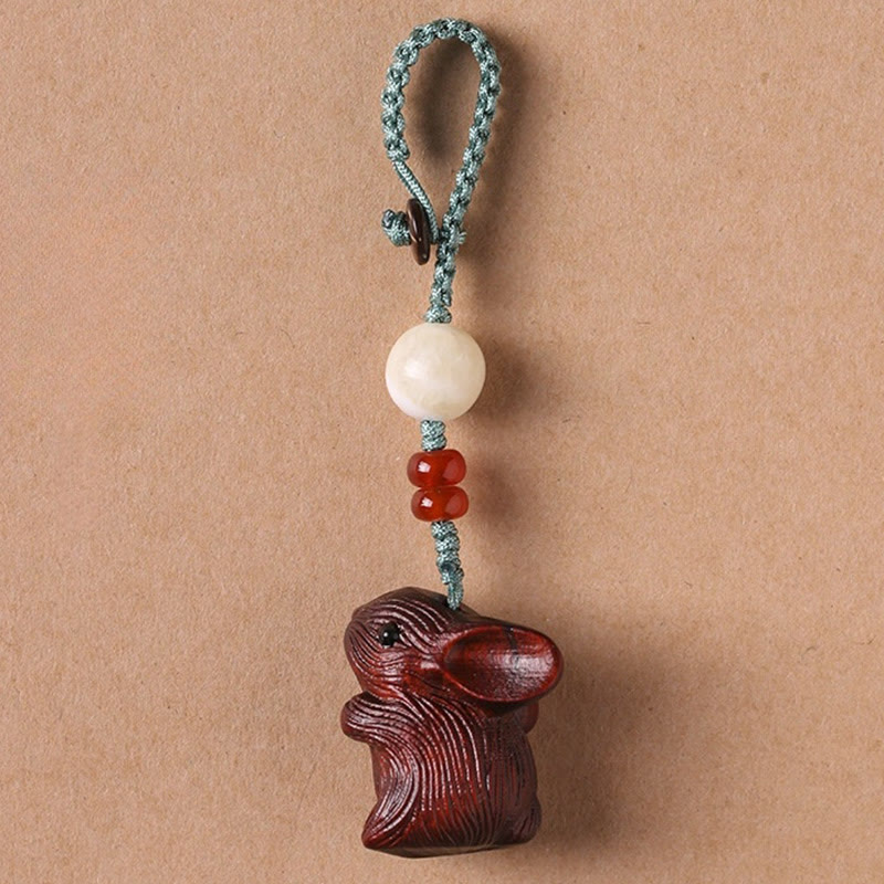 Porte-clés porte-bonheur lapin en bois de santal rouge à petites feuilles | Breloque de protection
