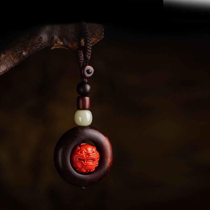 Porte-clés de protection Om Mani Padme Hum en bois de santal rouge à petites feuilles
