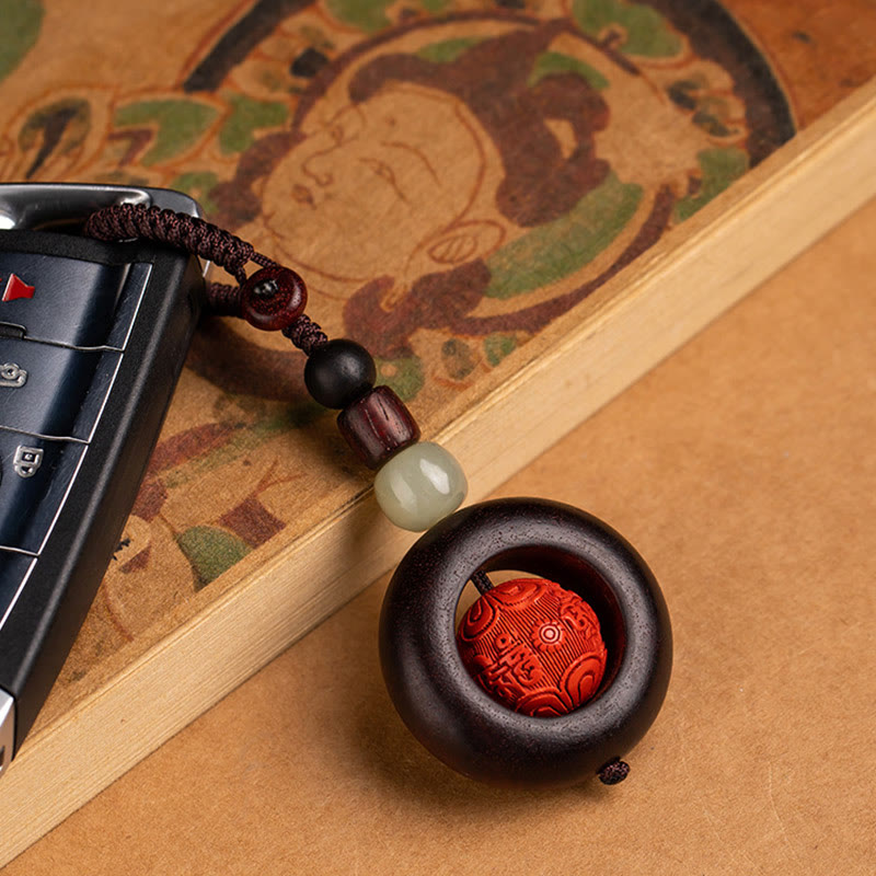 Porte-clés de protection Om Mani Padme Hum en bois de santal rouge à petites feuilles