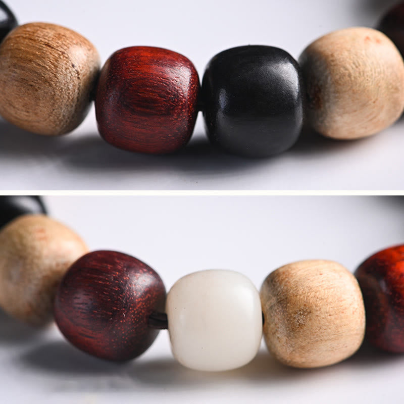 Bracelet de protection en bois de santal rouge à petites feuilles avec gravure de chat mignon