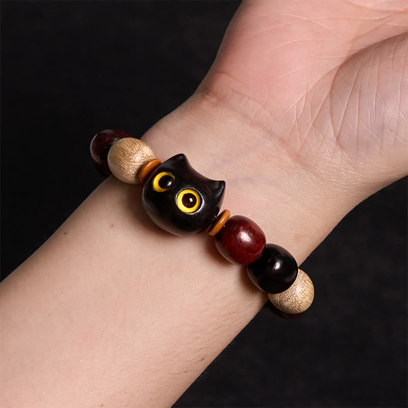 Bracelet de protection en bois de santal rouge à petites feuilles avec gravure de chat mignon