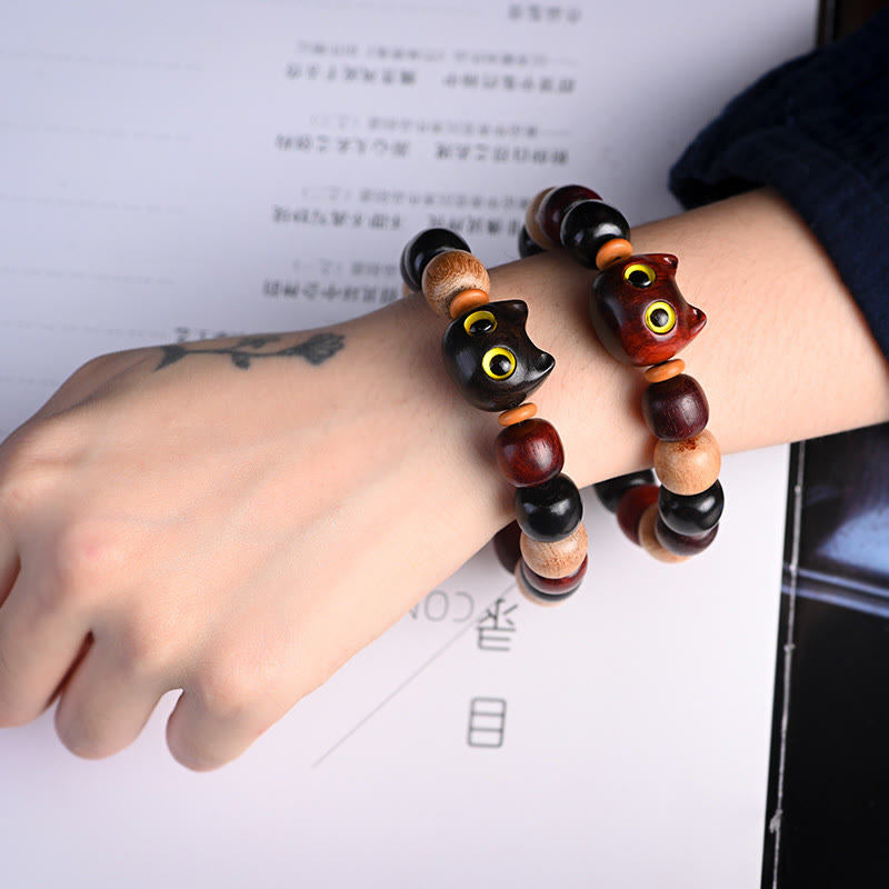 Bracelet de protection en bois de santal rouge à petites feuilles avec gravure de chat mignon