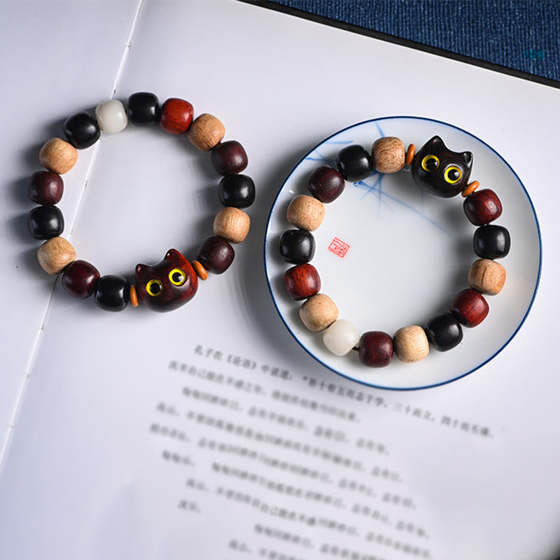 Bracelet de protection en bois de santal rouge à petites feuilles avec gravure de chat mignon