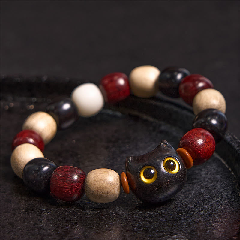Bracelet de protection en bois de santal rouge à petites feuilles avec gravure de chat mignon