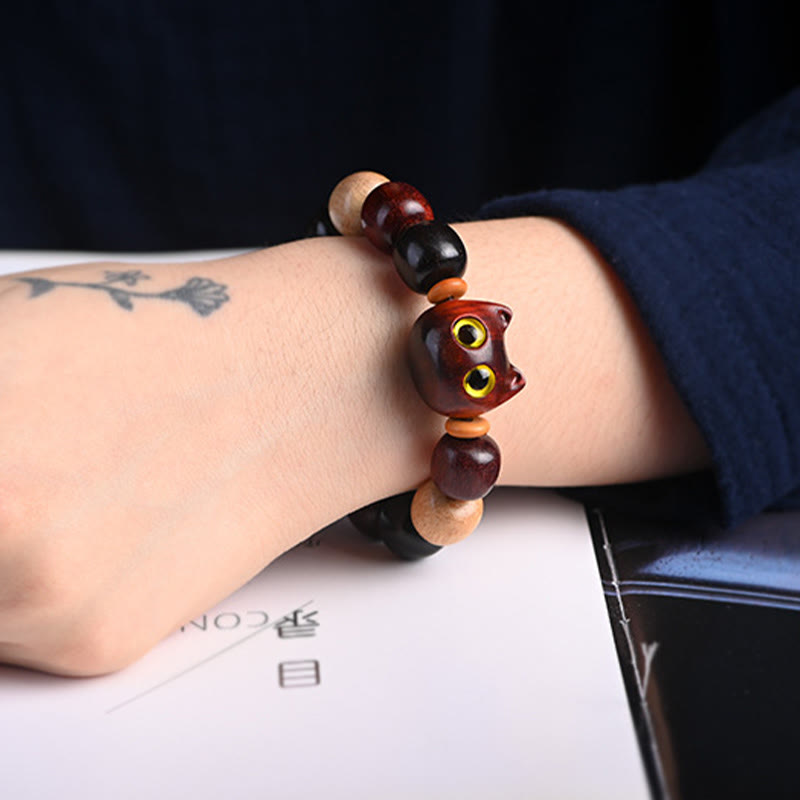 Bracelet de protection en bois de santal rouge à petites feuilles avec gravure de chat mignon
