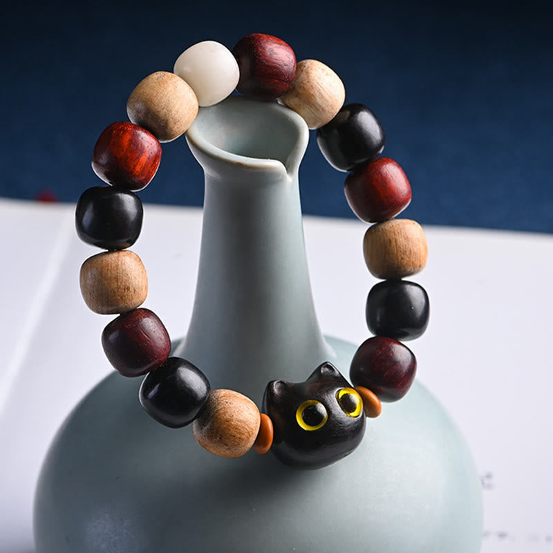 Bracelet de protection en bois de santal rouge à petites feuilles avec gravure de chat mignon