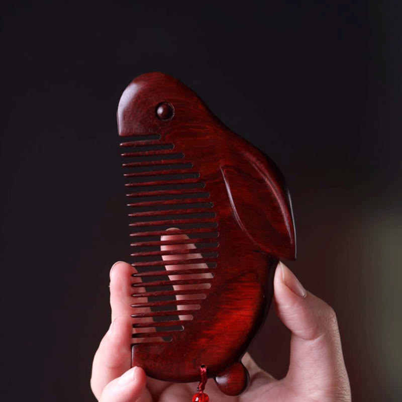 Peigne apaisant en bois de santal rouge à petites feuilles avec coffret cadeau en forme de lapin mignon