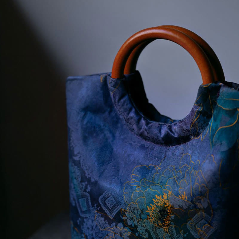Sac à main bleu-violet avec poignée en bois massif et motif pivoine et oiseau en bambou