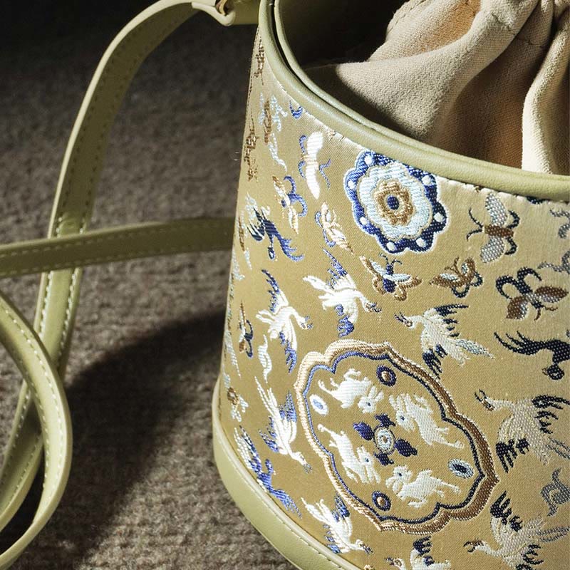 Sac bandoulière en brocart de soie et cerf pour l'harmonie spirituelle