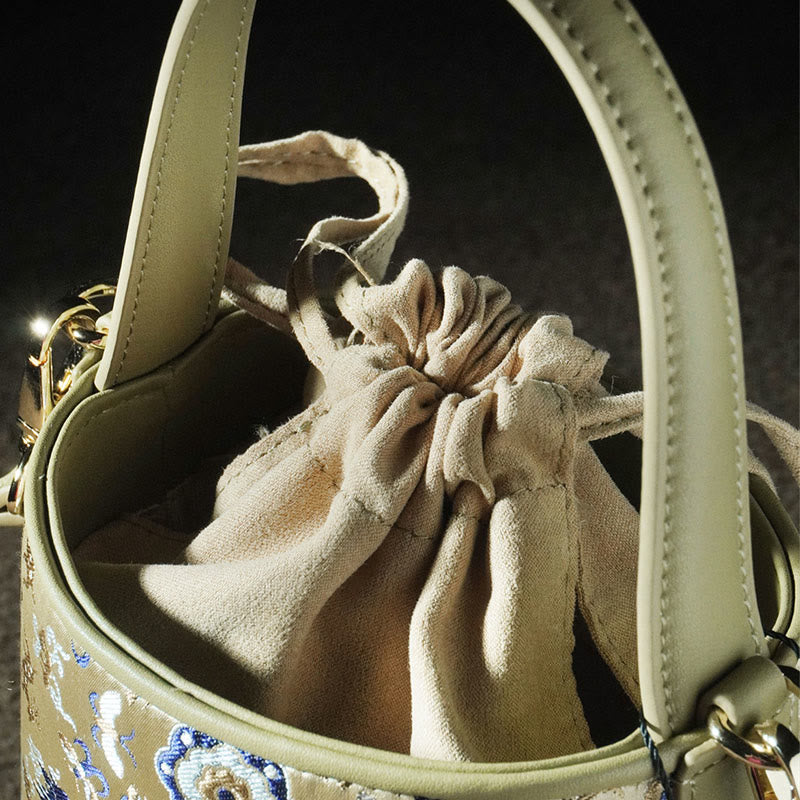 Sac bandoulière en brocart de soie et cerf pour l'harmonie spirituelle