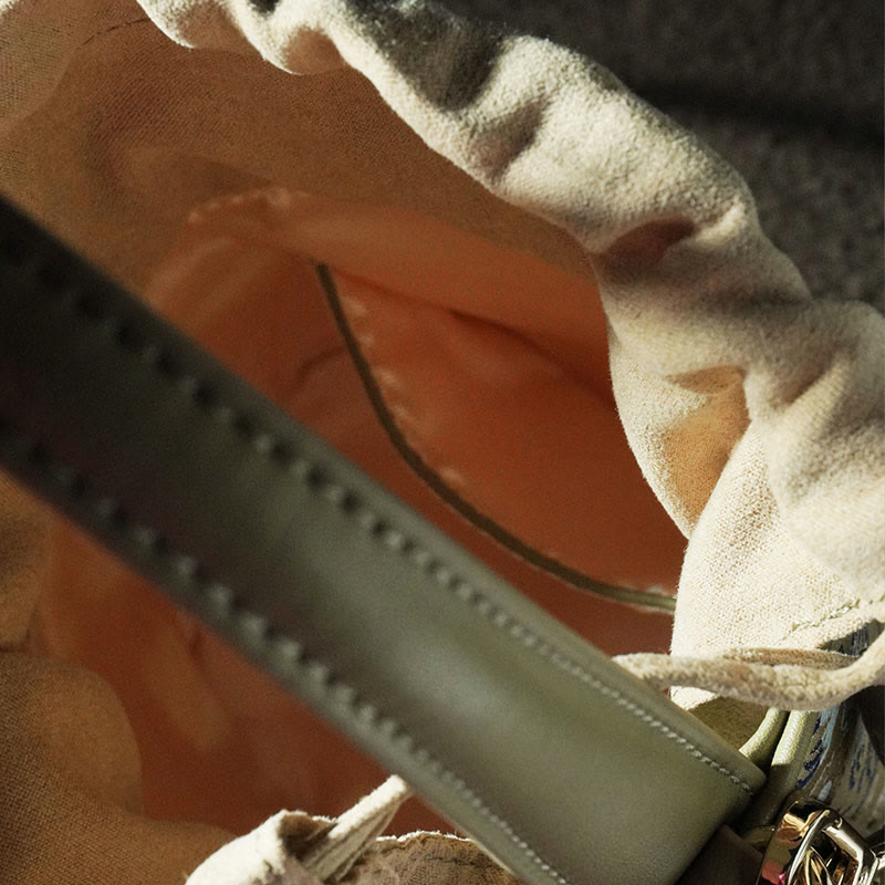 Sac bandoulière en brocart de soie et cerf pour l'harmonie spirituelle