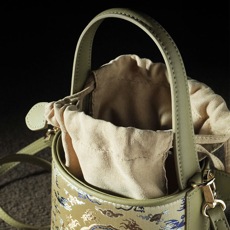 Sac bandoulière en brocart de soie et cerf pour l'harmonie spirituelle