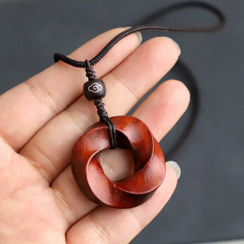 Collier de nuages ​​​​de bon augure en bois de santal rouge spirituel