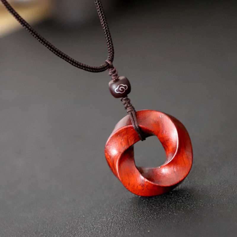 Collier de nuages ​​​​de bon augure en bois de santal rouge spirituel
