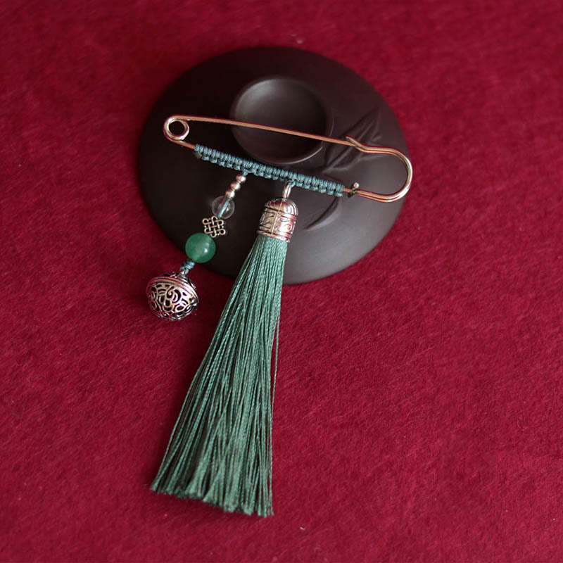 Broche à pompons rétro spirituelle pour la protection et la chance
