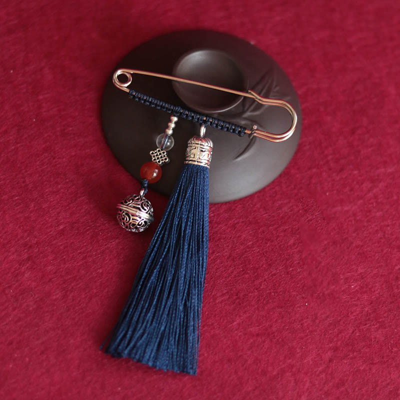 Broche à pompons rétro spirituelle pour la protection et la chance