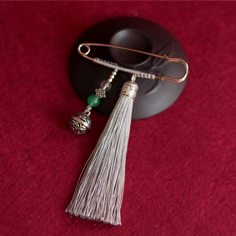 Broche à pompons rétro spirituelle pour la protection et la chance