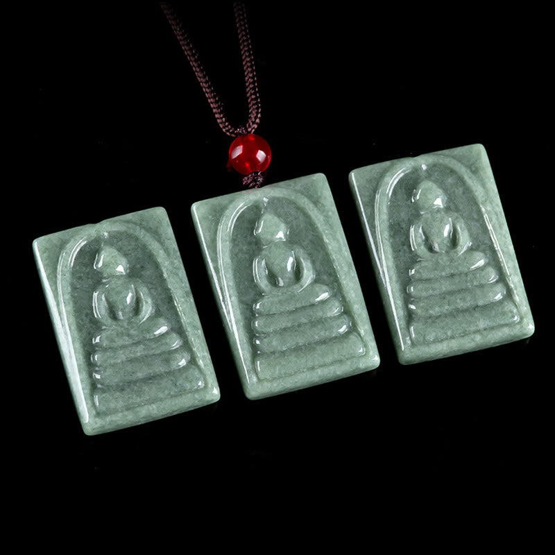 Collier Bouddha carré en jade pour la prospérité et l'équilibre spirituel