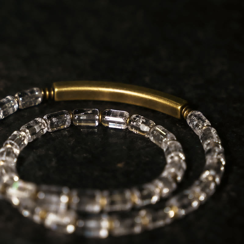 Bracelet carré en cuivre et cristal blanc pour la chance et l'équilibre