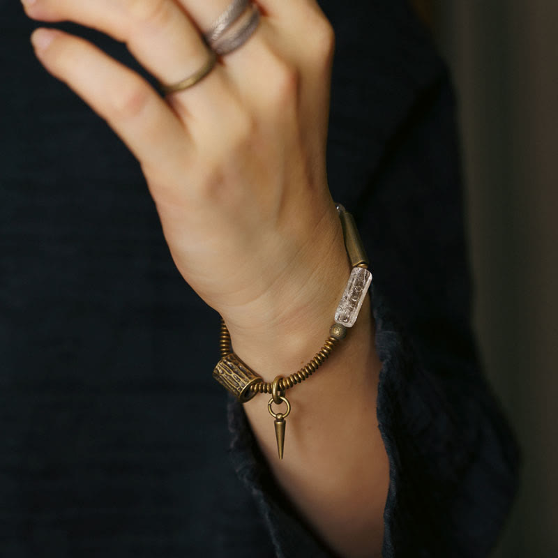 Bracelet carré en cuivre et cristal blanc pour la chance et l'équilibre