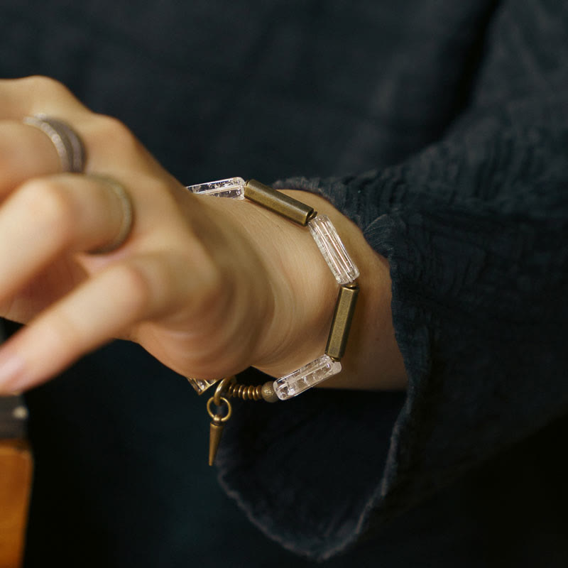 Bracelet carré en cuivre et cristal blanc pour la chance et l'équilibre