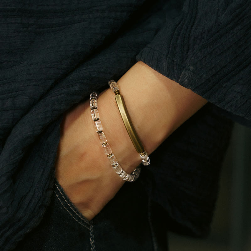 Bracelet carré en cuivre et cristal blanc pour la chance et l'équilibre
