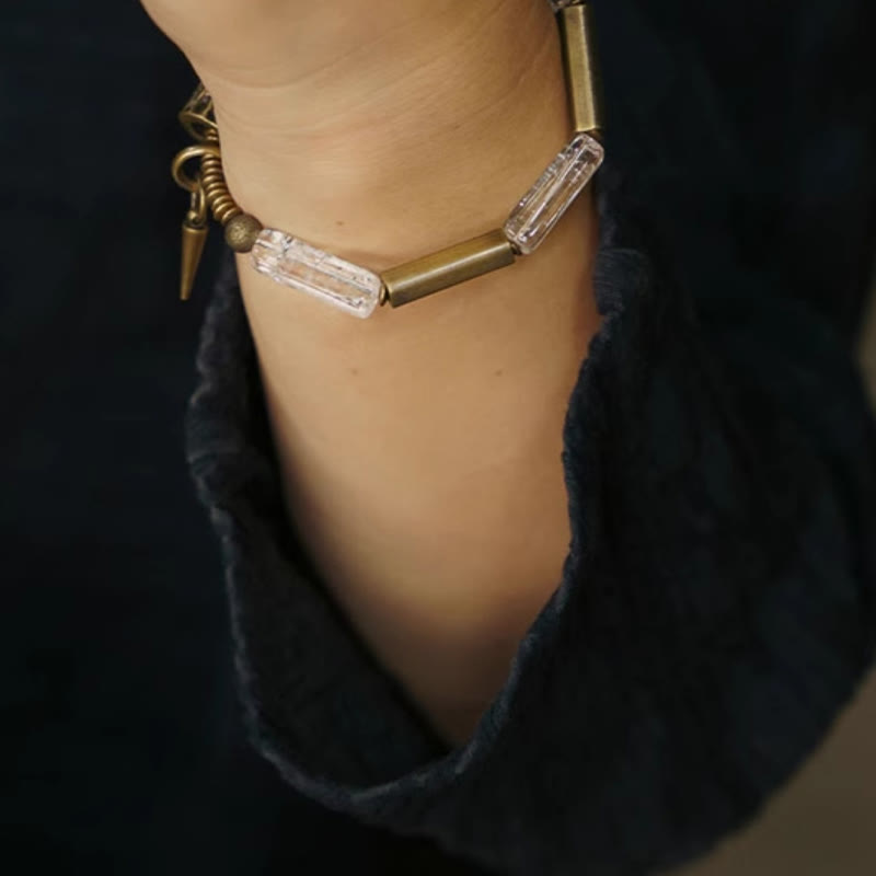 Bracelet carré en cuivre et cristal blanc pour la chance et l'équilibre