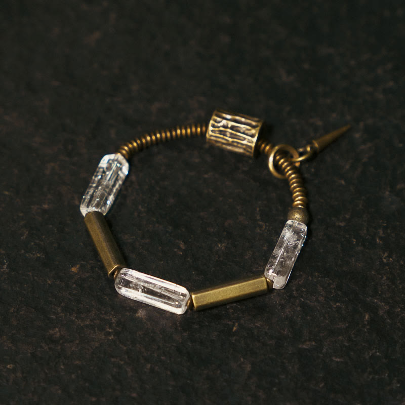 Bracelet carré en cuivre et cristal blanc pour la chance et l'équilibre