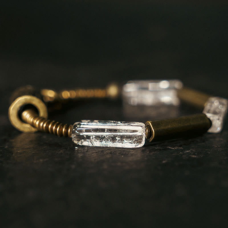 Bracelet carré en cuivre et cristal blanc pour la chance et l'équilibre