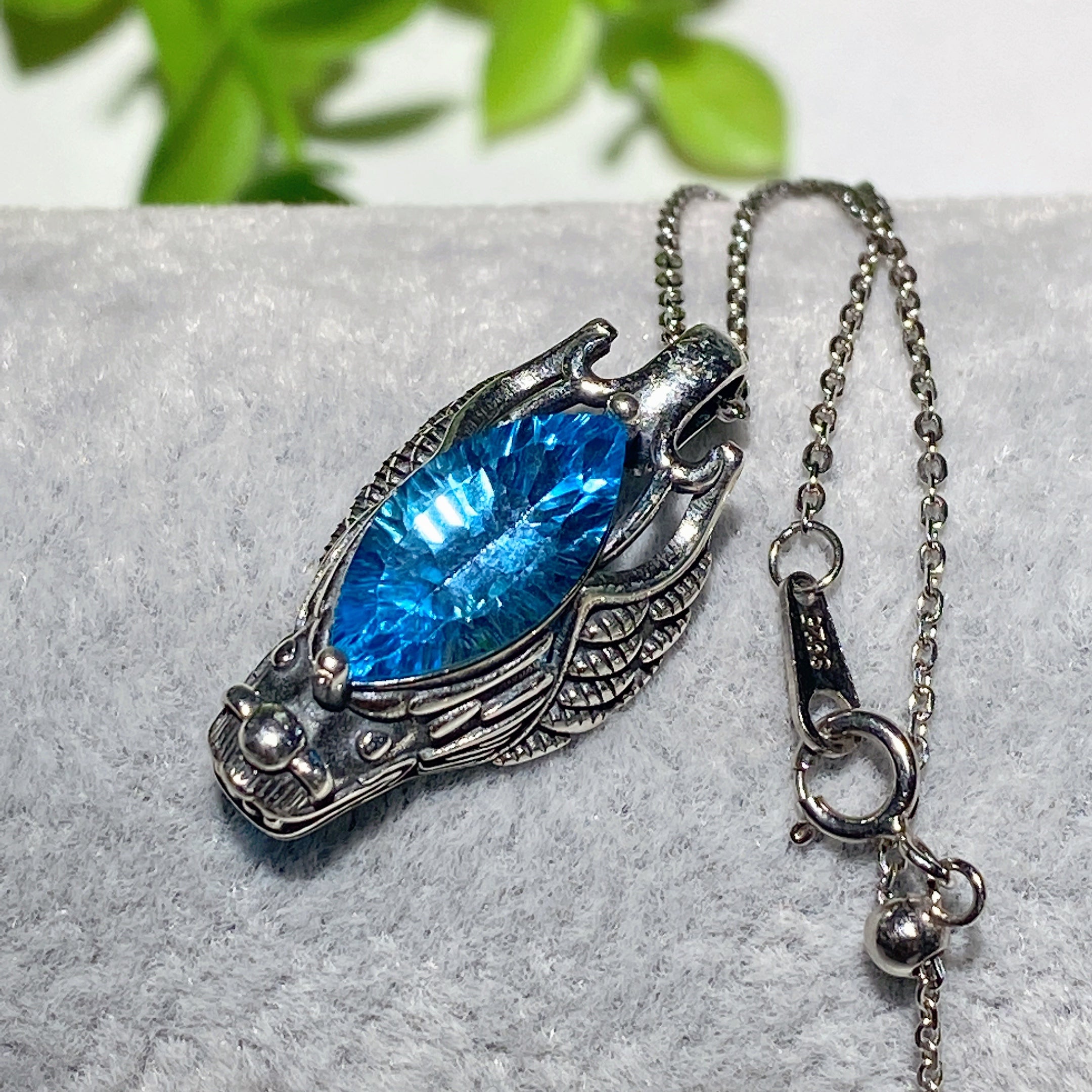 Collier dragon en argent sterling avec topaze bleue ou cristal de quartz de feu