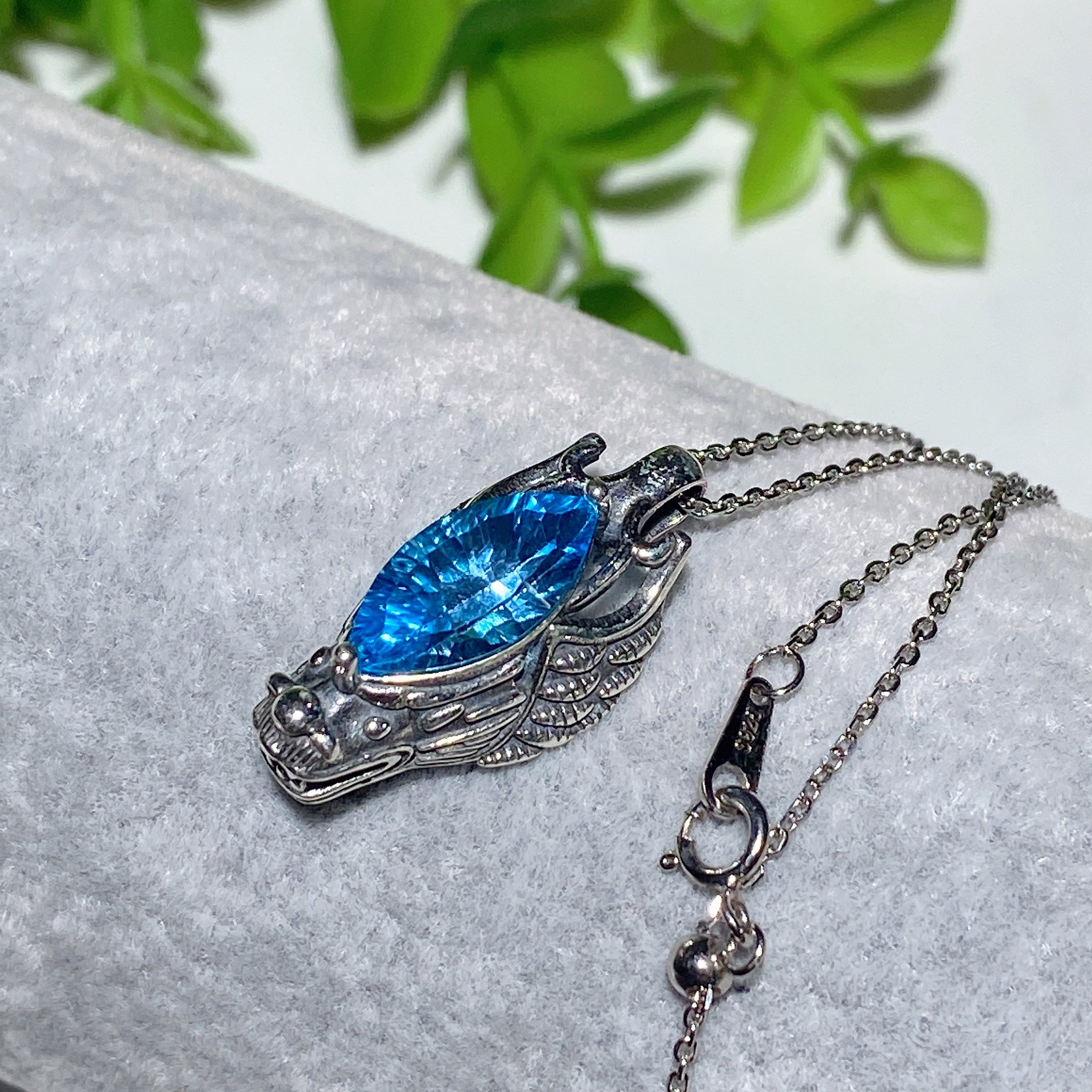 Collier dragon en argent sterling avec topaze bleue ou cristal de quartz de feu