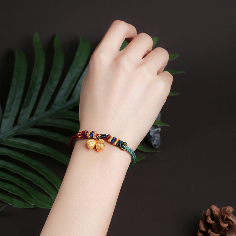 Bracelet en argent sterling avec cordon rouge et vert et gousse de lotus