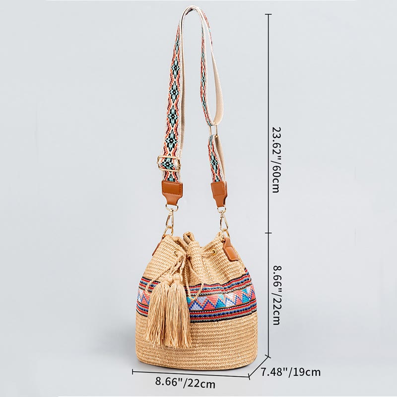 Sac seau géométrique en paille tissée avec pompons pour la plage