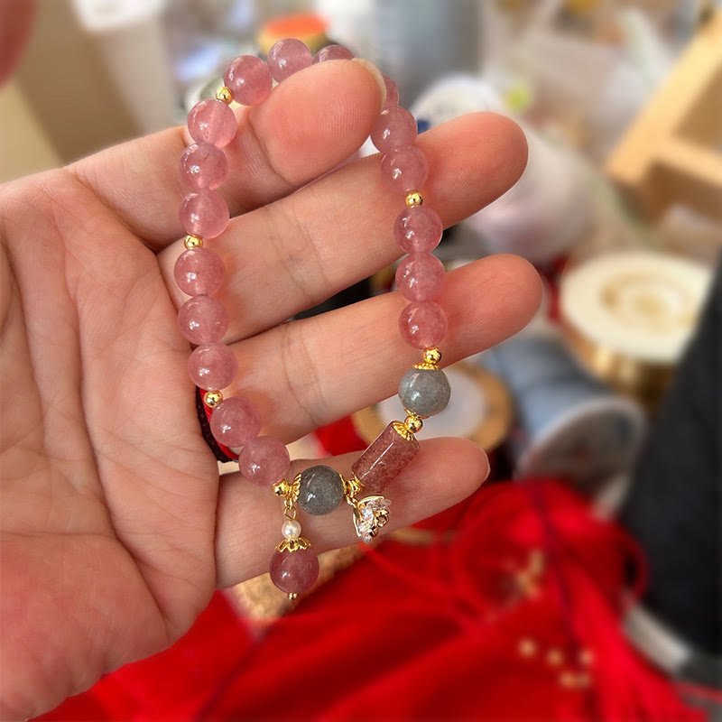 Bracelet à breloques en quartz fraise avec fleur en zircon pour l'amour
