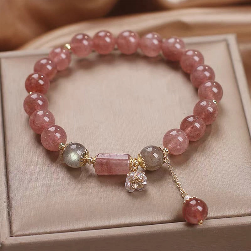 Bracelet à breloques en quartz fraise avec fleur en zircon pour l'amour