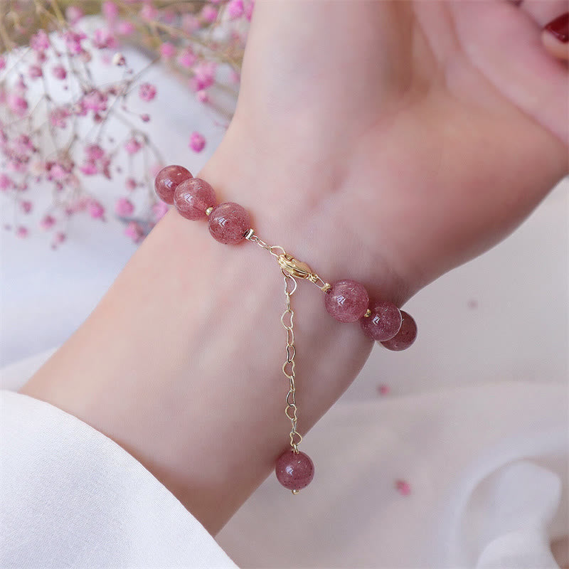 Bracelet Love en quartz fraise avec perle et breloque trèfle à quatre feuilles