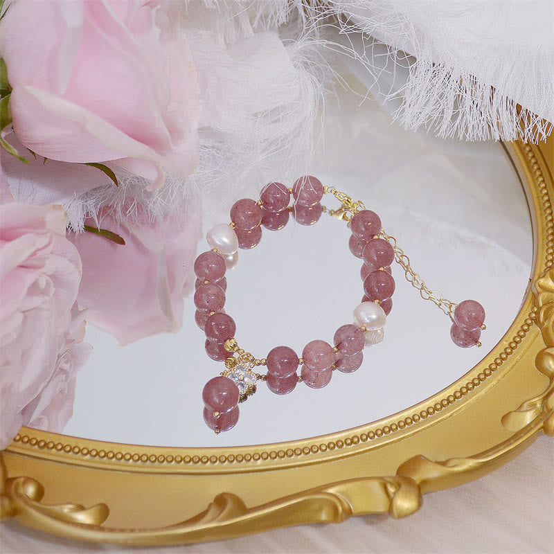 Bracelet Love en quartz fraise avec perle et breloque trèfle à quatre feuilles