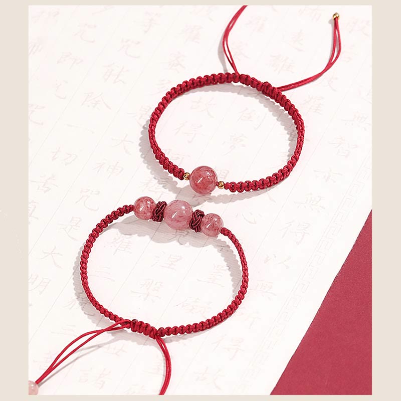 Bracelet d'amour en quartz fraise avec protection en fil rouge