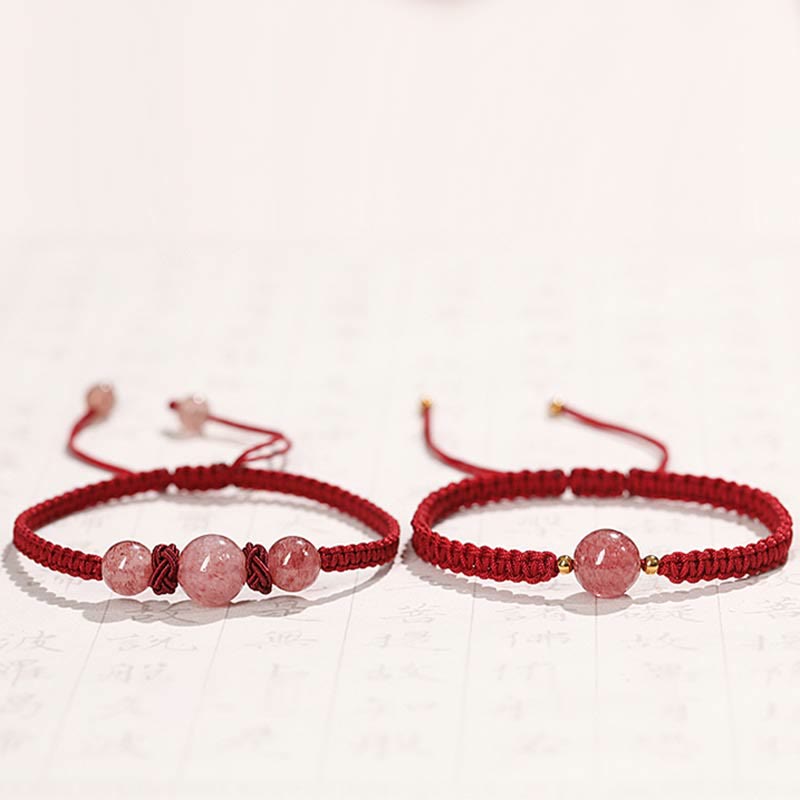 Bracelet d'amour en quartz fraise avec protection en fil rouge