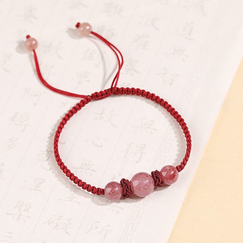 Bracelet d'amour en quartz fraise avec protection en fil rouge