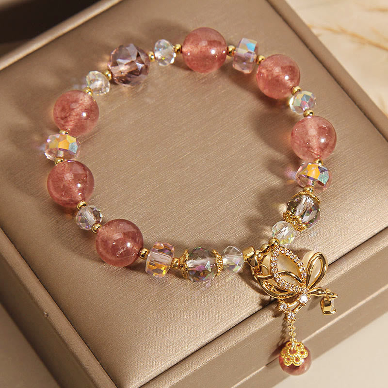 Bracelet à breloques papillon amour et guérison en quartz fraise