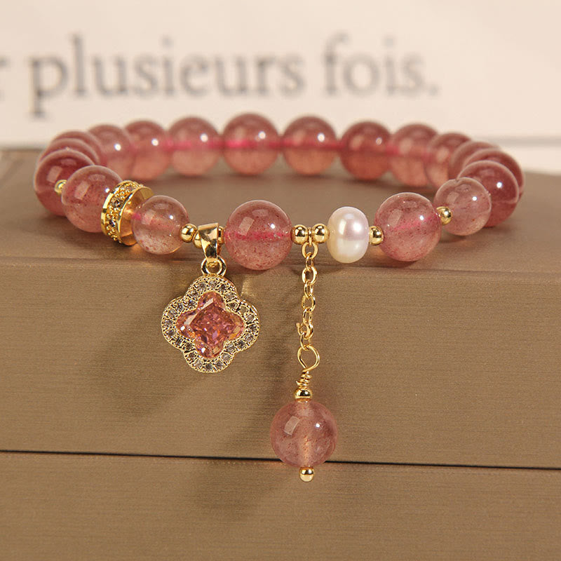 Bracelet d'amour en perles de quartz fraise et trèfle à quatre feuilles