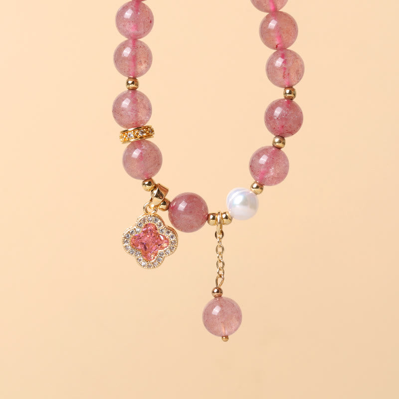 Bracelet d'amour en perles de quartz fraise et trèfle à quatre feuilles
