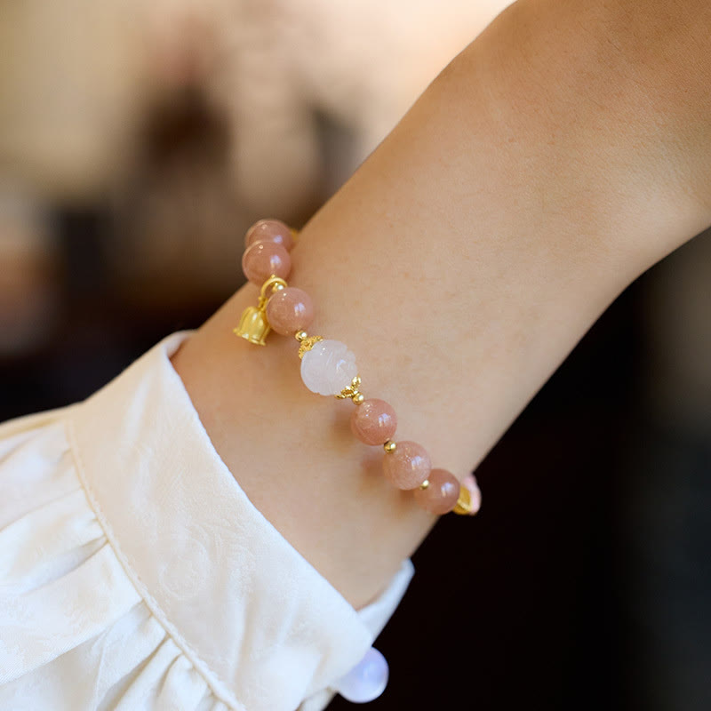 Bracelet à breloques positives en pierre de soleil et jade de soie dorée