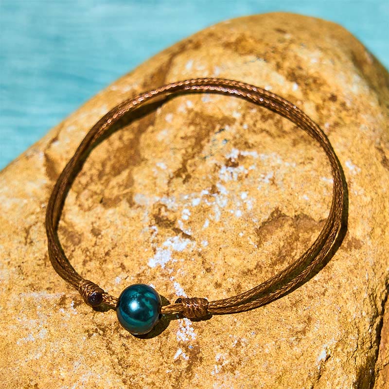 Bracelet de guérison en perles noires de Tahiti sur corde cirée 14-19 cm