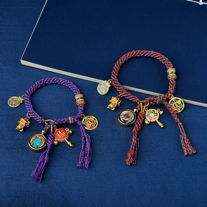 Bracelet tibétain Tara verte et fil rouge Zakiram pour la richesse