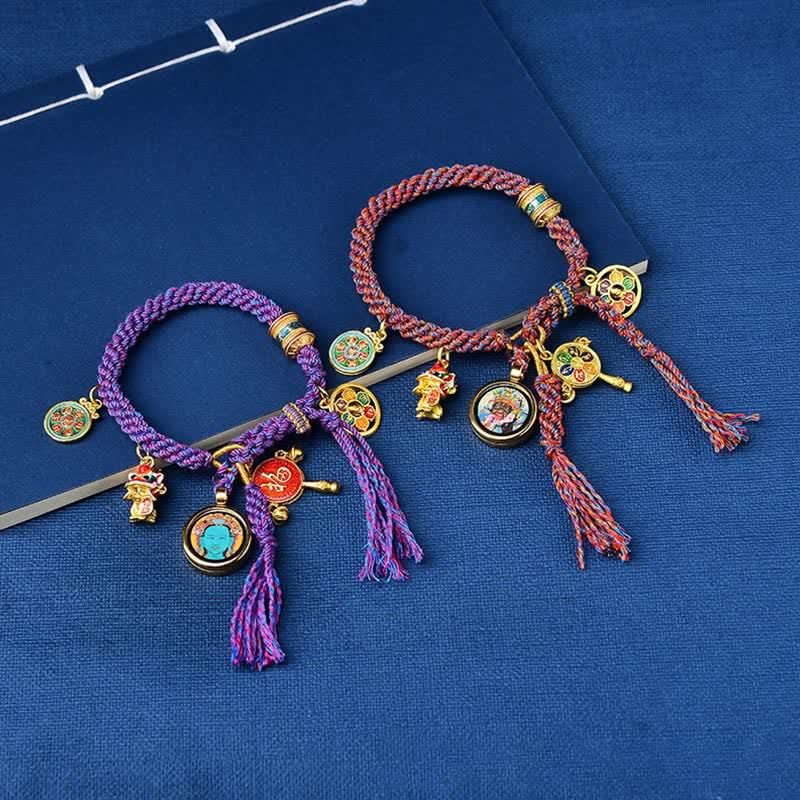 Bracelet tibétain Tara verte et fil rouge Zakiram pour la richesse