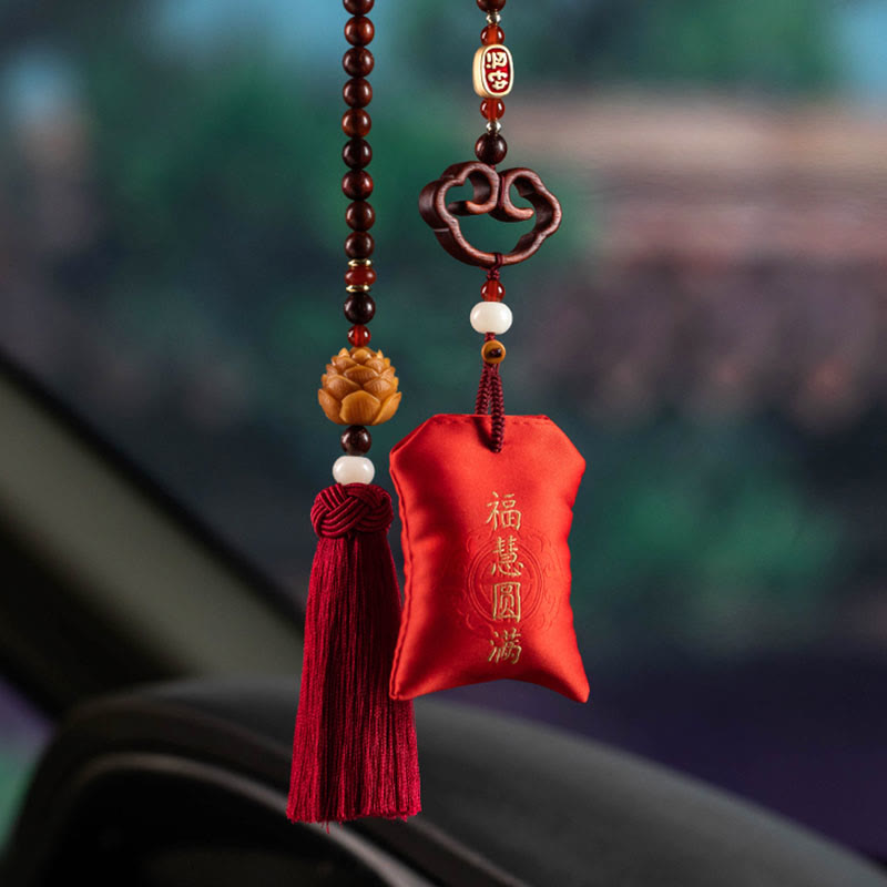 Décoration de voiture à suspendre en sachet de lotus en bois de santal rouge tibétain